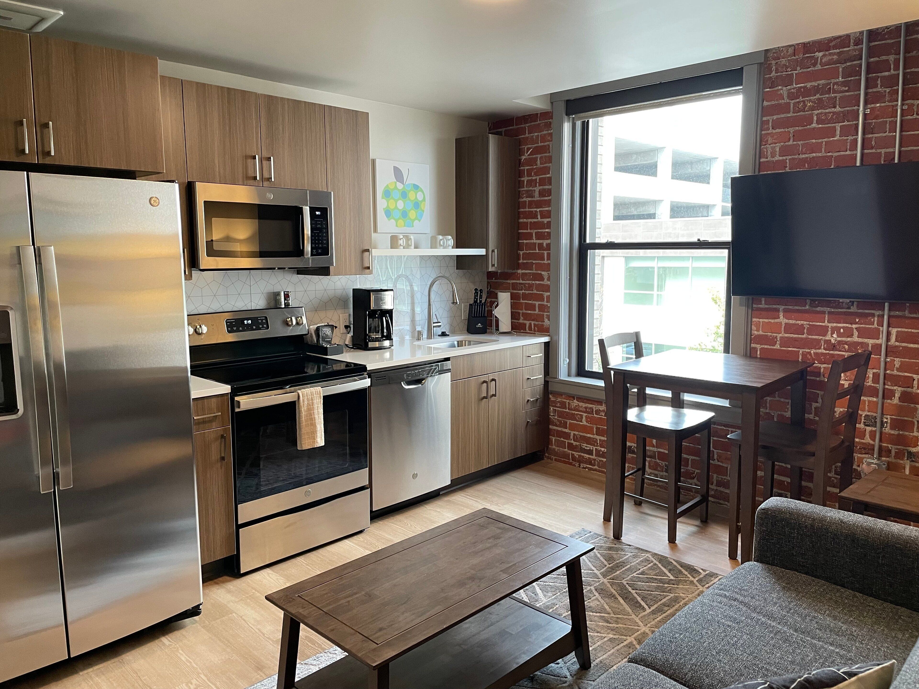 Fridge, microwave, oven, stovetop