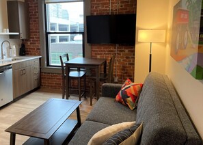 TV - A Notable 1 Bed Travel Apartment Close to Many Spokane Attractions (Spokane)