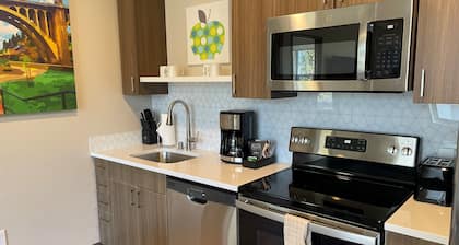 Relaxing 2 Bed Travel Apartment Steps Away from Riverfront Park