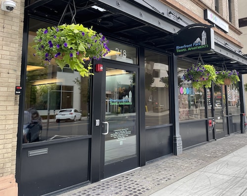 Your Remarkable 2 Bed Travel Apartment Near Riverpark Square Mall