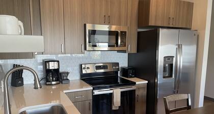 Sensational 2 Bed Travel Apartment Within Walking Distance to Riverpark Square