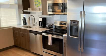 Stunning 2 Bed Travel Apartment in the Heart of Spokane's Restaurant Scene