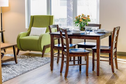 Your Unbeatable 2 Bed Travel Apartment is Steps Away from World-Class Shopping