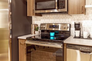 Refrigerador, microondas, horno, placa de cocina