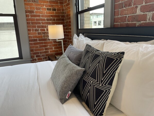 2 bedrooms, iron/ironing board, free WiFi, bed sheets - Valuable 2 Bed Travel Apartment with High Speed WiFi (Spokane)