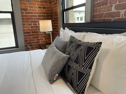 Valuable 2 Bed Travel Apartment with High Speed WiFi