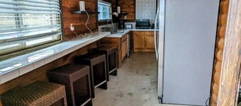 FISHERMANS PARADISE, LAKEFRONT LODGING