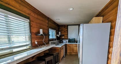 FISHERMANS PARADISE, LAKEFRONT LODGING