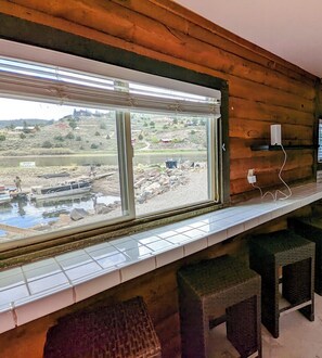 Luokittelematon kuva, 5 kautta 15, painike