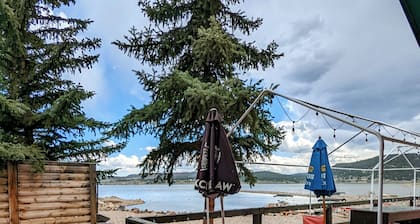 LAKEFRONT FISHING LODGE RETREAT SLEEPS 50! BOAT RENTALS! WORLD CLASS FISHING!