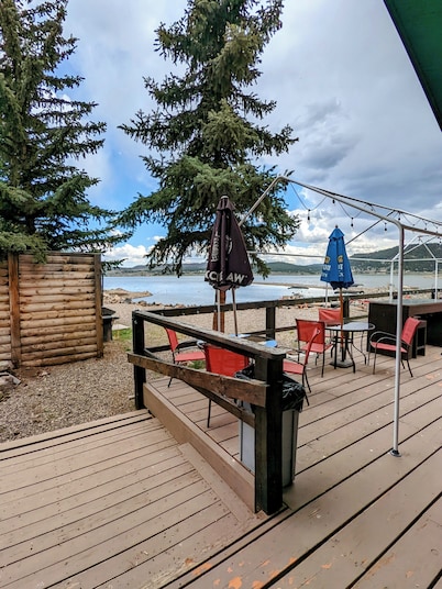 LAKEFRONT FISHING LODGE RETREAT SLEEPS 50! BOAT RENTALS! WORLD CLASS FISHING!