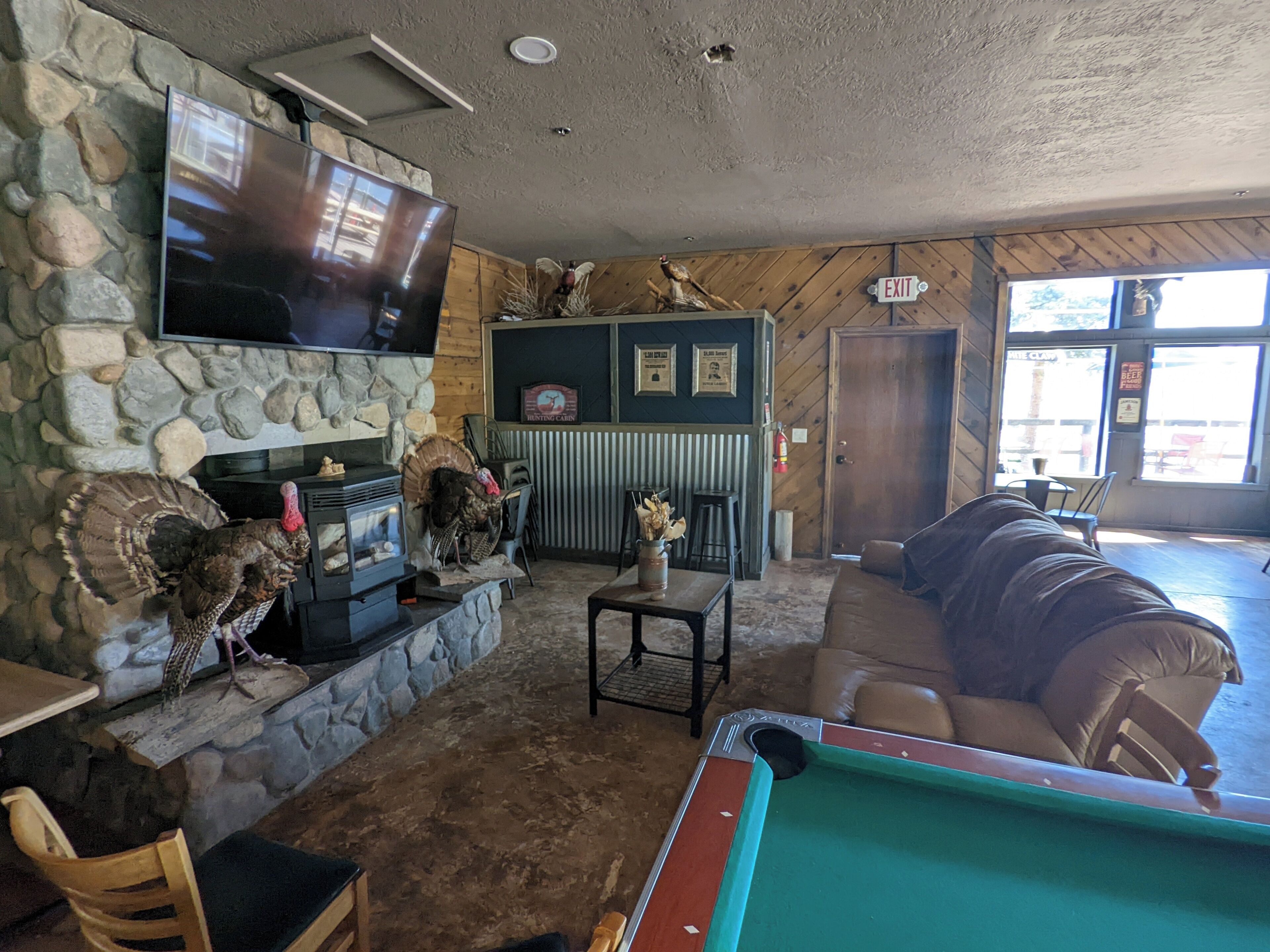 智能電視、壁爐、DVD 播放機、電腦螢幕