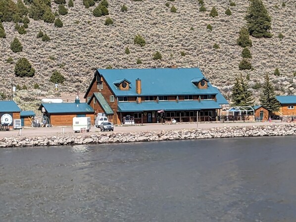 Unclassified image, 1 of 5, button - LAKEFRONT FISHING LODGE RETREAT SLEEPS 50! BOAT RENTALS! WORLD CLASS FISHING! (Panguitch)