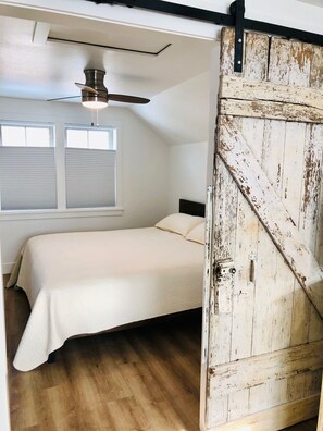 1 bedroom, desk, iron/ironing board, WiFi - Fort Collins Old Town carriage house (Fort Collins)