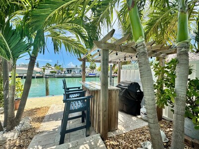 Best 2/2 in KCB. Private Pool/Private Dock/Lush backyard/Tiki & Outdoor Bar.