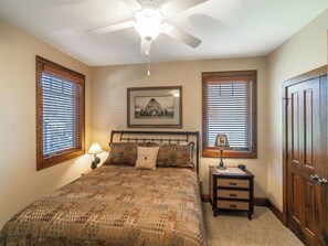 1 chambre, fer et planche à repasser, Wi-Fi gratuit, draps fournis