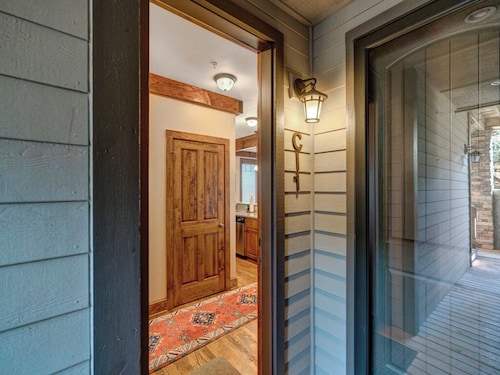 Chalakee Lodge CI-1- Mountain View, Gated Resort, Indoor/Outdoor Pools & Hot Tub