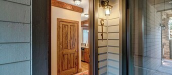 Chalakee Lodge CI-1- Mountain View, Gated Resort, Indoor/Outdoor Pools & Hot Tub