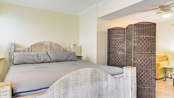 Iron/ironing board, Internet, bed sheets
