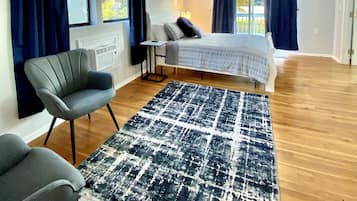 5 bedrooms, desk, iron/ironing board, travel crib