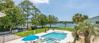 Amazing Waterfront Manor-Heated Pool/Spa-Private Beach-Boat Slips-Sleeps 35