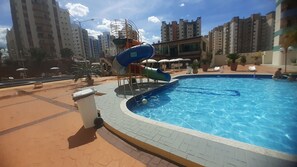 4 piscines extérieures