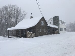 Exterior - STOWE HOLLOW FARMHOUSE 5 BEDROOM / FIREPLACE minutes to Stowe village & mountain (Stowe)