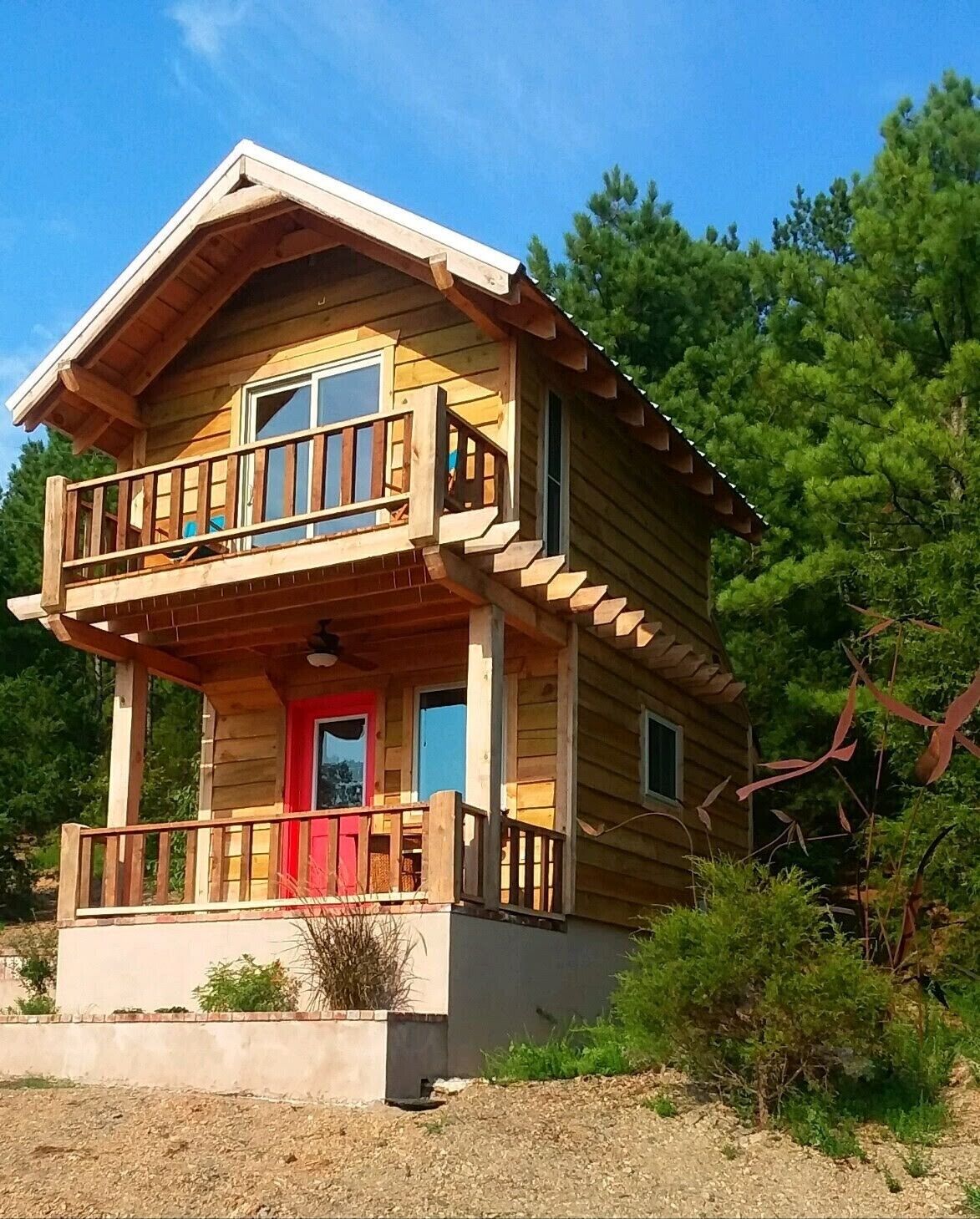 Hot Spring's Finest Tiny House/  the perfect couple getaway.