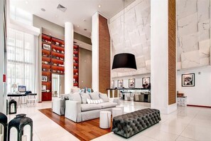 Lobby - Outdoor Rooftop Pools | Full Gym | Miami Beachfront (Miami Beach)