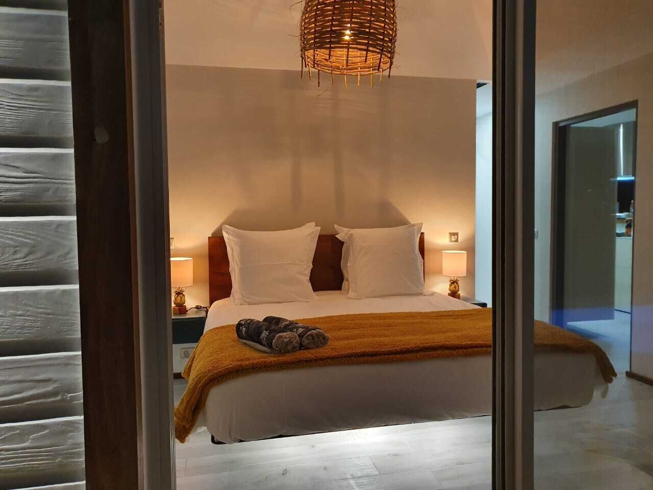 2 chambres, fer et planche à repasser, Wi-Fi, draps fournis