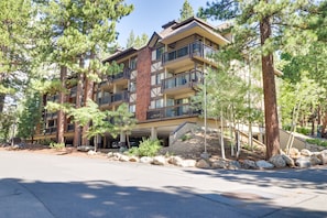 Exterior - Walk to Ski Shuttle: Incline Village Condo (Incline Village)
