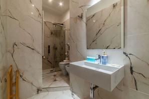Douche, bidet