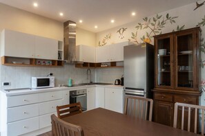 Un four, surface de cuisson