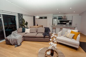 スマートテレビ、暖炉、テレビゲーム、Netflix