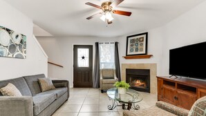 Unclassified image, 4 of 23, button - Austin Luxury Townhome (Austin)