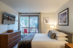 4 bedrooms, iron/ironing board, travel cot, free WiFi