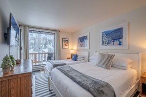 4 bedrooms, iron/ironing board, travel crib, free WiFi