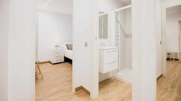 2 bedrooms, desk, iron/ironing board, travel crib