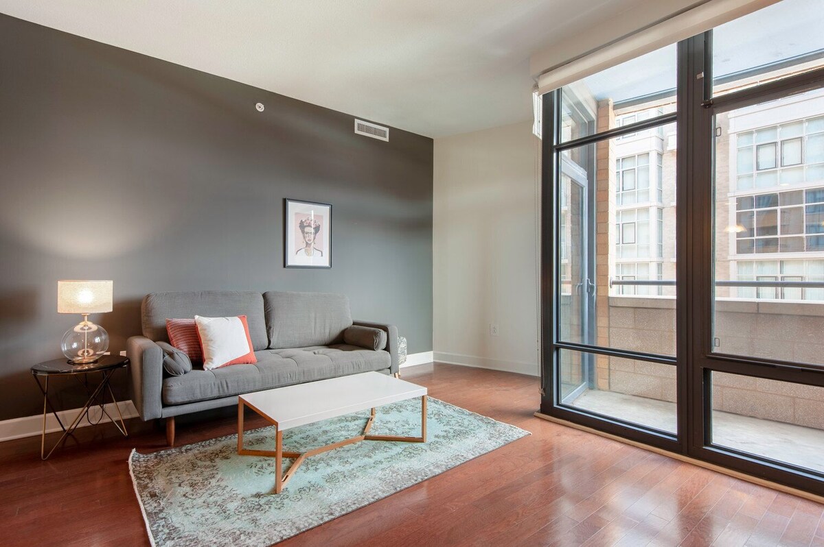 Sleek Mt. Vernon 1BR w/ Gym, W/D, 2 Pools, roomy rooftop, by Blueground