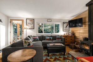 TV, fireplace, Netflix, DVD player
