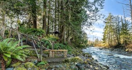 Wallace River Retreat: Magical wooded acreage