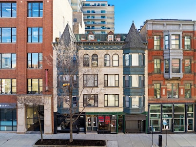 City Center, River North Condo HUGE 3BR, Patio, Parking(2x)
