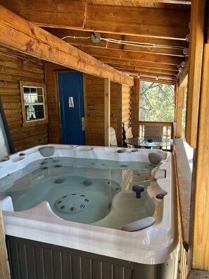 Indoor spa tub