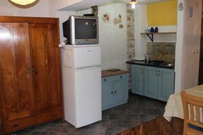 Kühlschrank, Mikrowelle, Ofen, Geschirrspüler