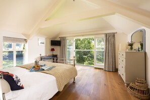 4 chambres, bureau, fer et planche à repasser, accès Internet