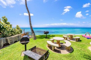 Outdoor dining - HM A207 Spacious OceanFront 1BD w Ocean View (Lahaina)