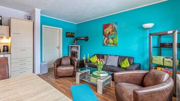 Fernseher, Kamin, DVD-Player, Stereoanlage