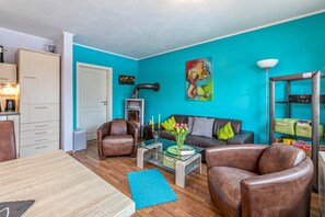 Tv, pejs, dvd-afspiller, stereoanlæg