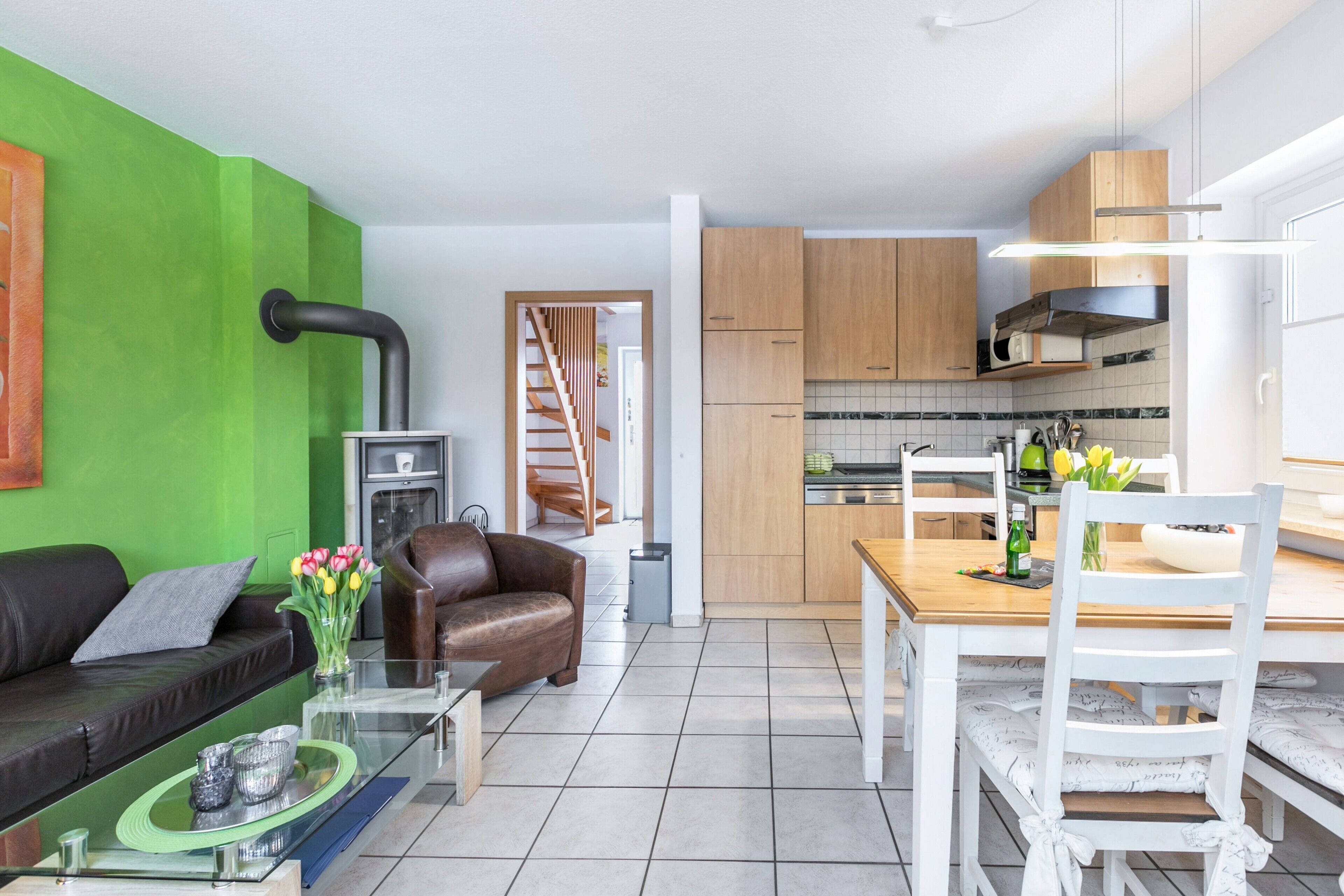 Fernseher, Kamin, DVD-Player, Stereoanlage