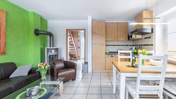 Fernseher, Kamin, DVD-Player, Stereoanlage